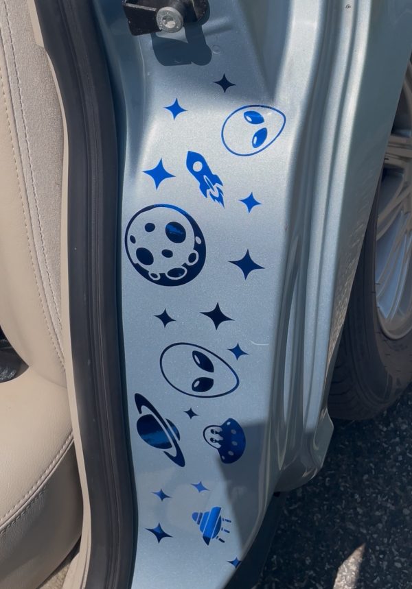 Aliens and UFOs Themed Door Panel Car Decal - Image 3